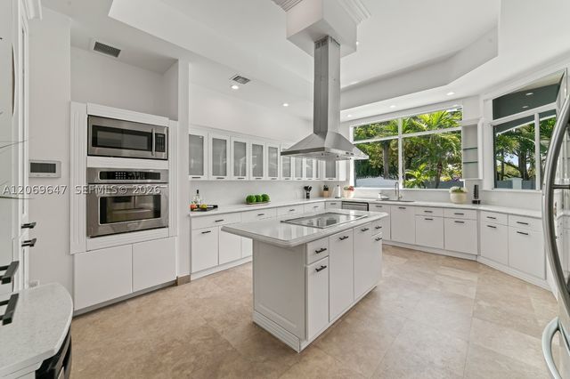 12141 Walsh Blvd, Miami, FL 33184