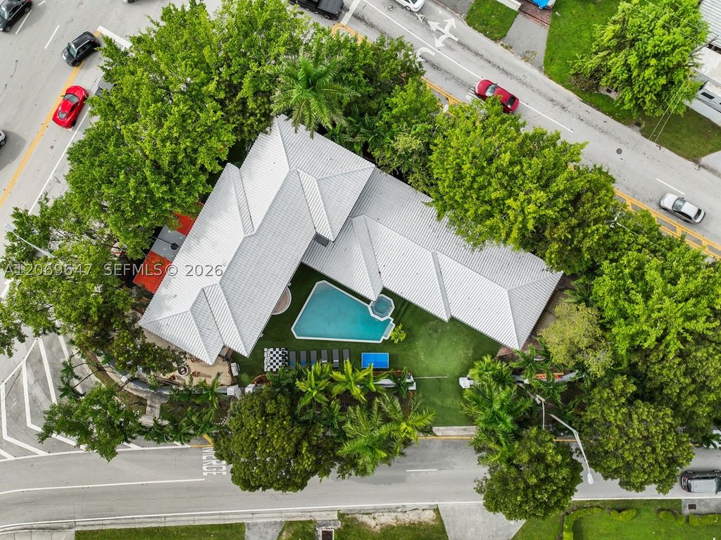 12141 Walsh Blvd, Miami, FL 33184