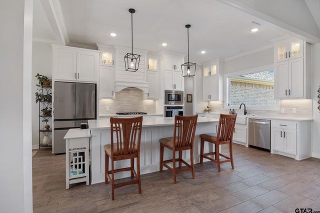 8110 Freestone Drive, Bullard, TX 75757