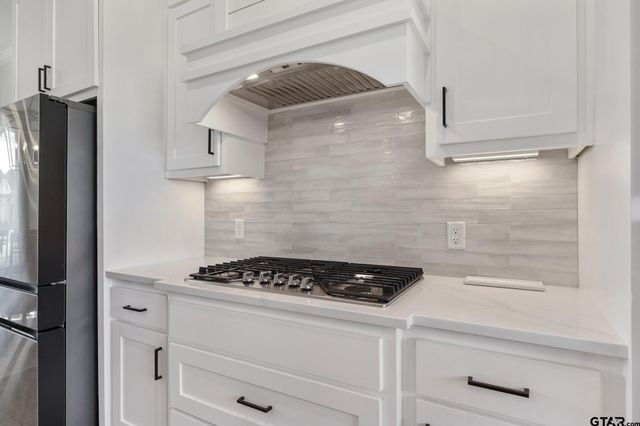 8110 Freestone Drive, Bullard, TX 75757