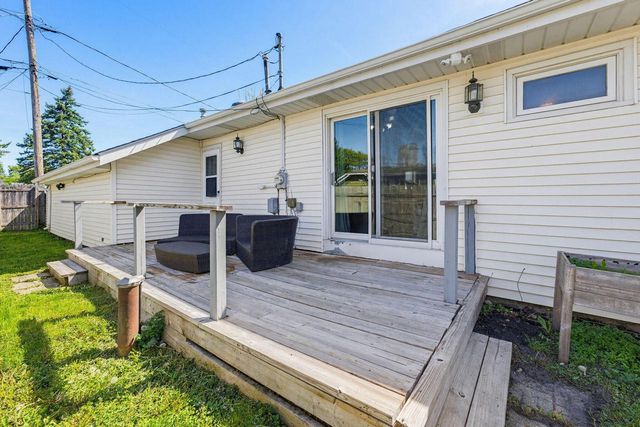 110 E Wisconsin AVENUE, Silver Lake, WI 53170