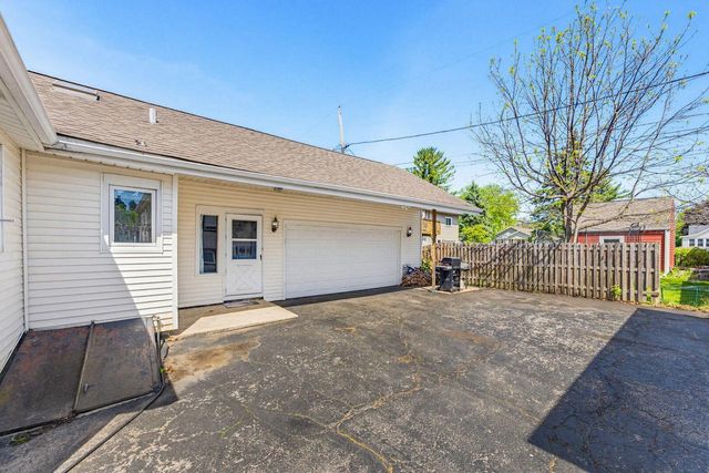 110 E Wisconsin AVENUE, Silver Lake, WI 53170