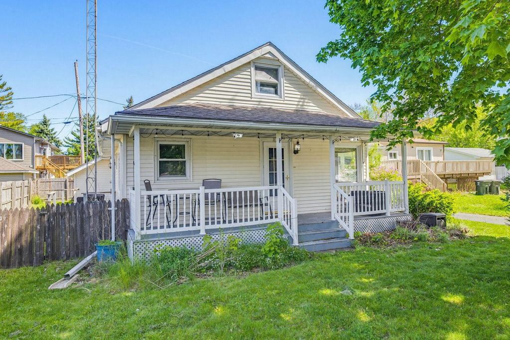 110 E Wisconsin AVENUE, Silver Lake, WI 53170