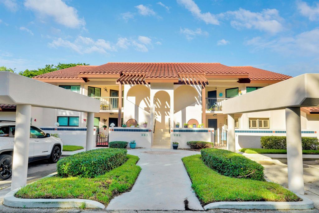 6011 SE Martinique Drive 103, Stuart, FL 34997