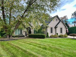 1002 Chestnut Circle SE, Warren, OH 44484