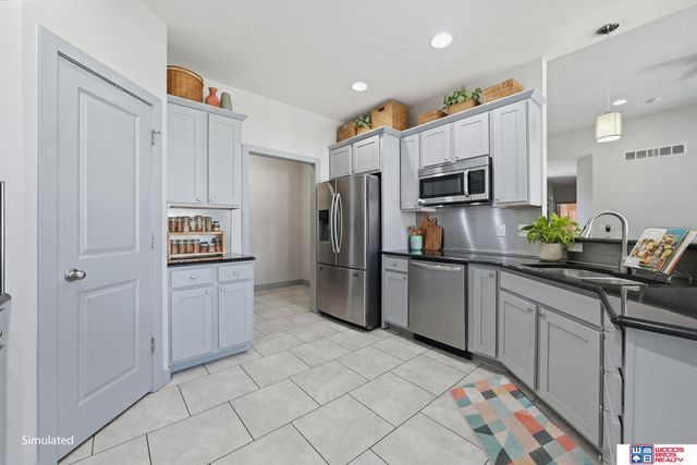 1121 N 97th Street, Lincoln, NE 68505