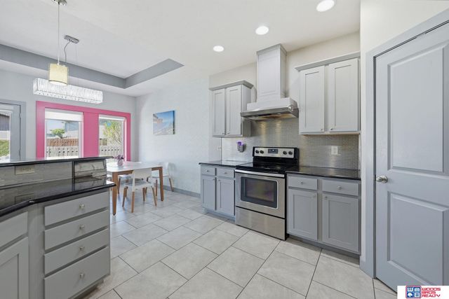 1121 N 97th Street, Lincoln, NE 68505