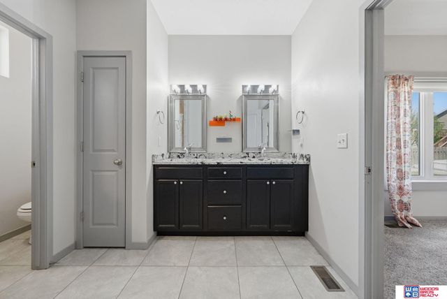 1121 N 97th Street, Lincoln, NE 68505