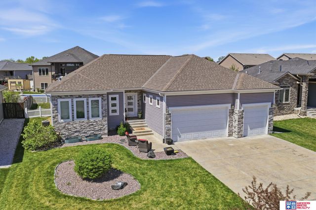 1121 N 97th Street, Lincoln, NE 68505