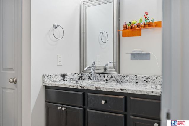 1121 N 97th Street, Lincoln, NE 68505