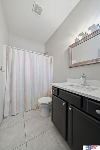 1121 N 97th Street, Lincoln, NE 68505