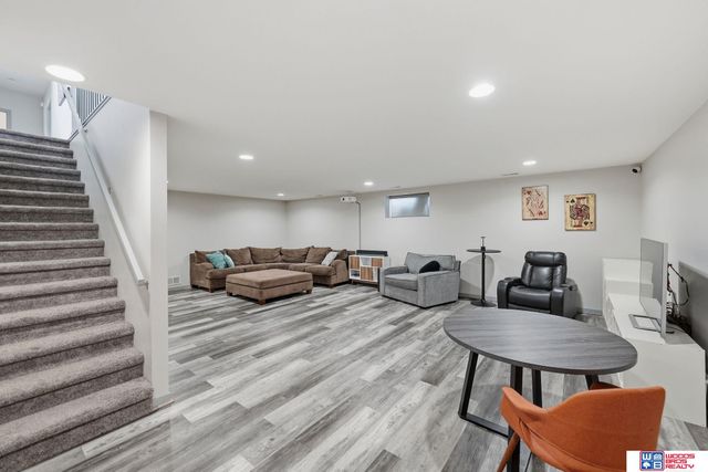 1121 N 97th Street, Lincoln, NE 68505