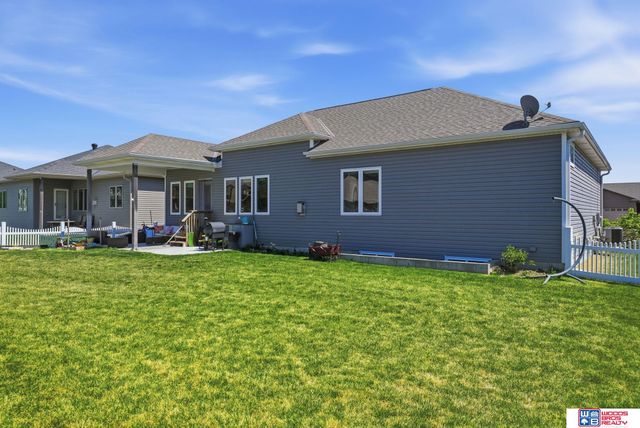 1121 N 97th Street, Lincoln, NE 68505