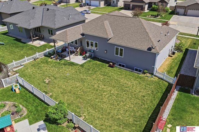 1121 N 97th Street, Lincoln, NE 68505
