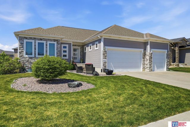 1121 N 97th Street, Lincoln, NE 68505