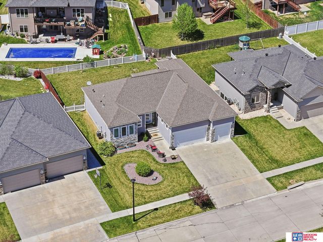 1121 N 97th Street, Lincoln, NE 68505