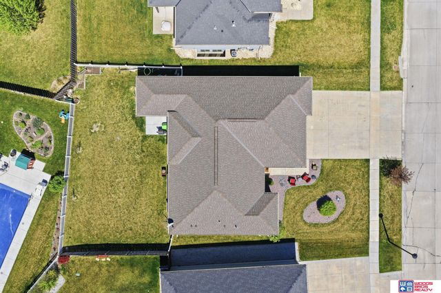 1121 N 97th Street, Lincoln, NE 68505