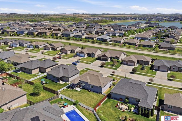 1121 N 97th Street, Lincoln, NE 68505