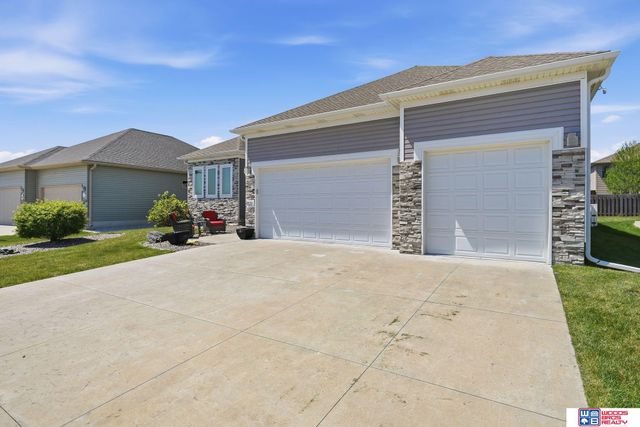 1121 N 97th Street, Lincoln, NE 68505