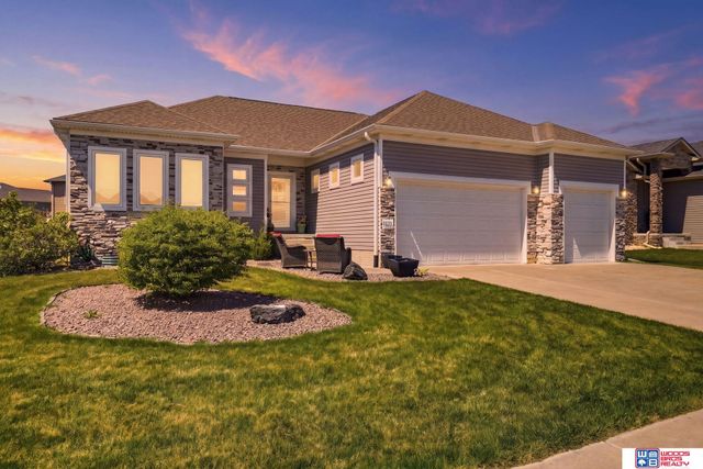 1121 N 97th Street, Lincoln, NE 68505