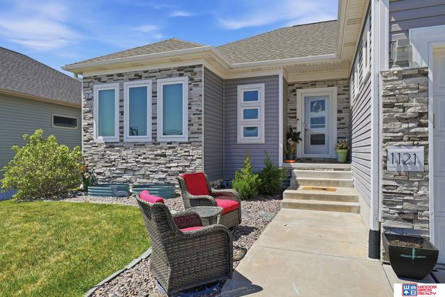 1121 N 97th Street, Lincoln, NE 68505