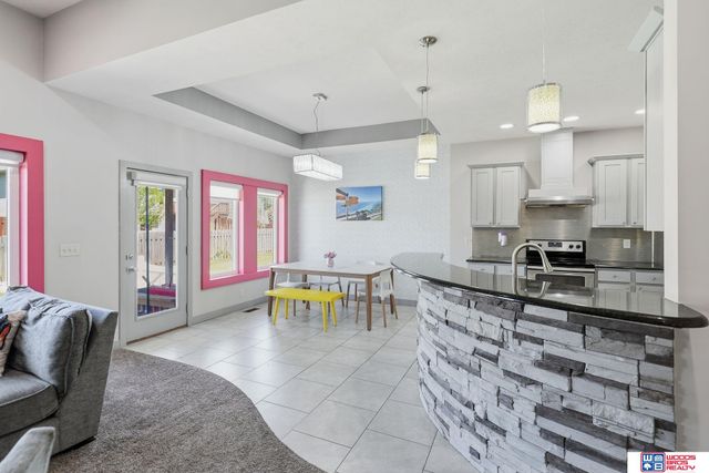 1121 N 97th Street, Lincoln, NE 68505