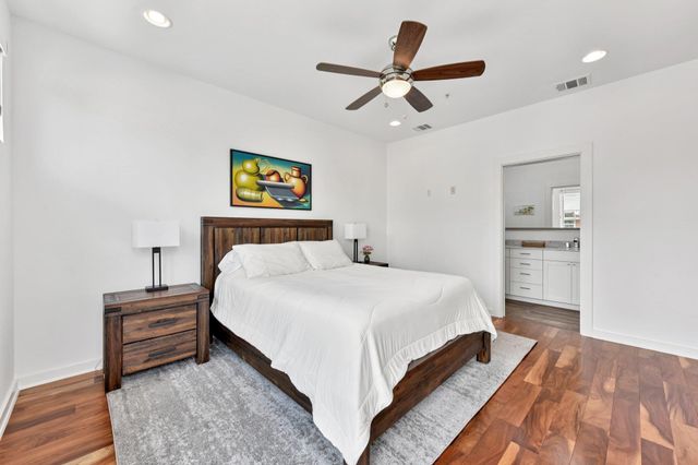 2300 S 5th ST E, Austin, TX 78704