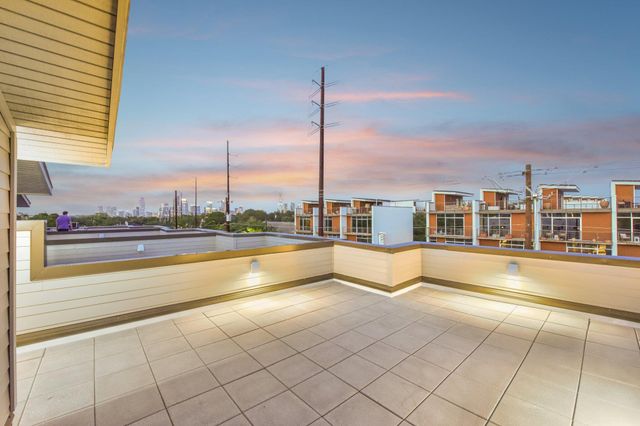 2300 S 5th ST E, Austin, TX 78704