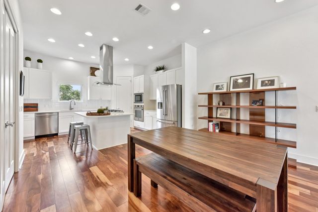 2300 S 5th ST E, Austin, TX 78704