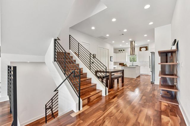 2300 S 5th ST E, Austin, TX 78704