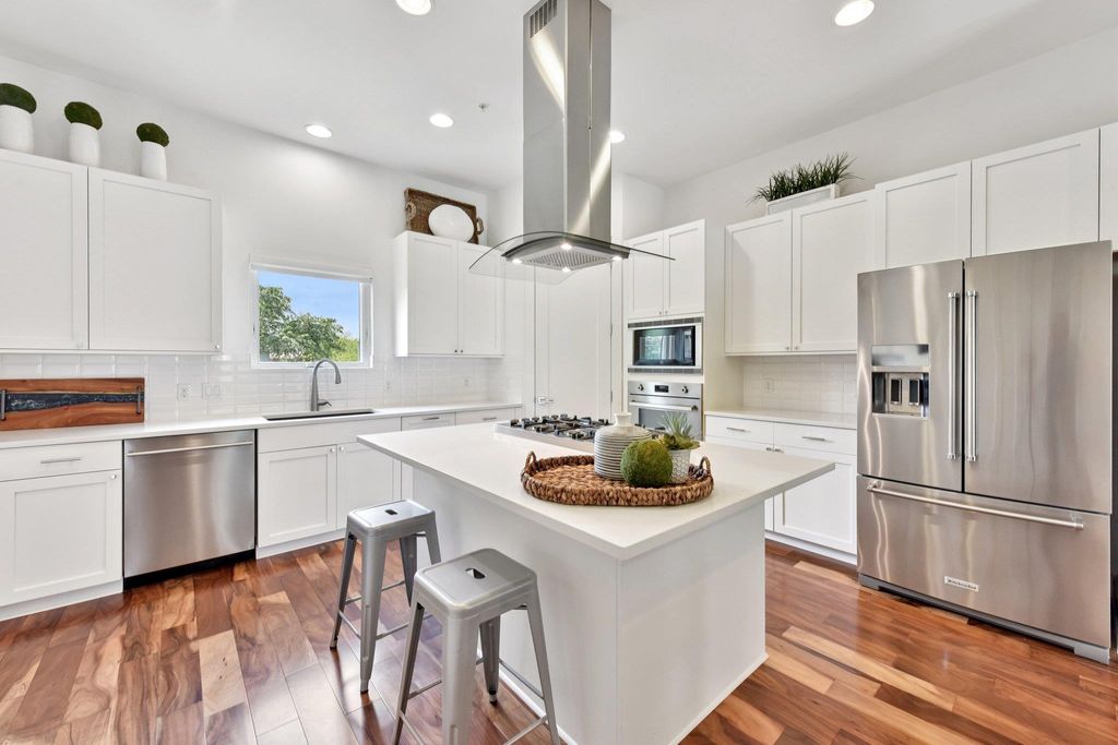 2300 S 5th ST E, Austin, TX 78704
