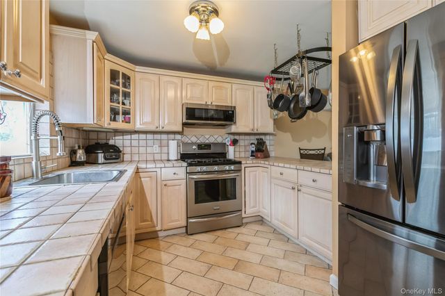 146 Swezey Lane, Middle Island, NY 11953