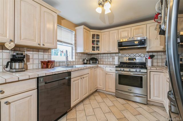 146 Swezey Lane, Middle Island, NY 11953