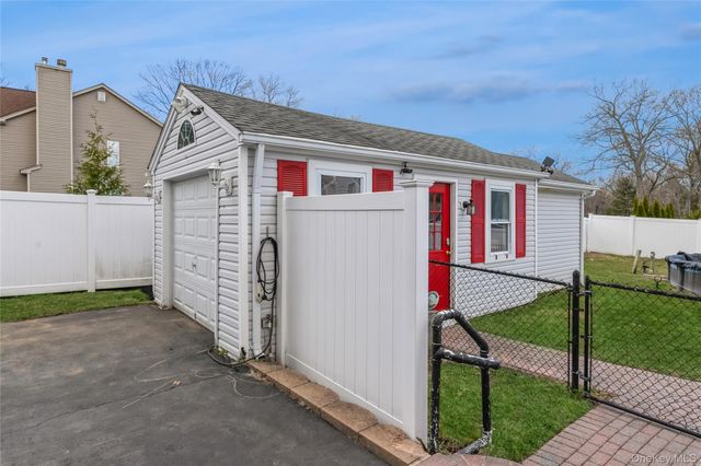 146 Swezey Lane, Middle Island, NY 11953