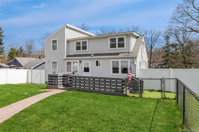 146 Swezey Lane, Middle Island, NY 11953