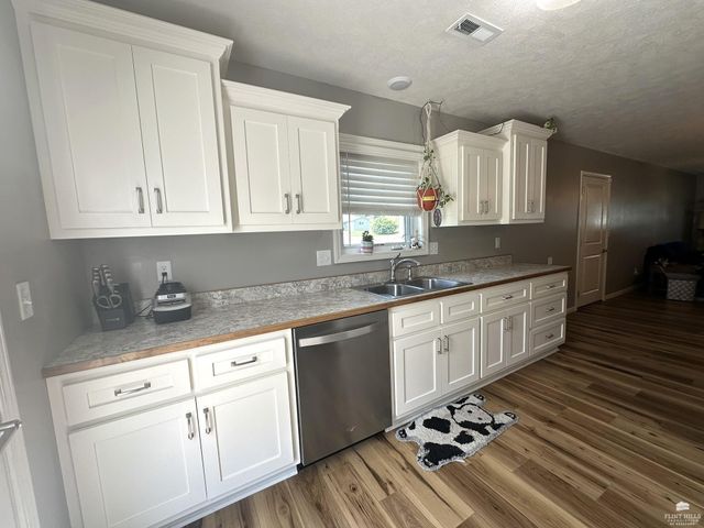 113 Allen Hill Drive, Ogden, KS 66517