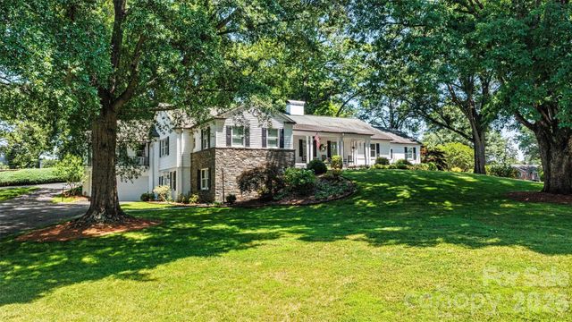 842 North Center Street, Hickory, NC 28601