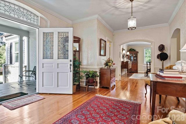 842 North Center Street, Hickory, NC 28601