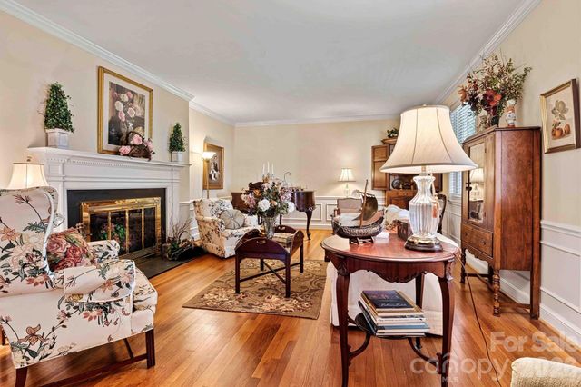 842 North Center Street, Hickory, NC 28601