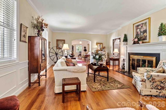 842 North Center Street, Hickory, NC 28601