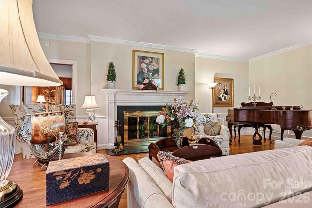 842 North Center Street, Hickory, NC 28601