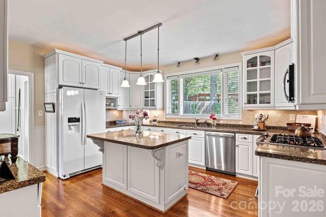 842 North Center Street, Hickory, NC 28601