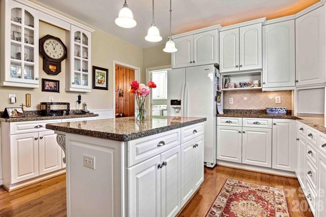 842 North Center Street, Hickory, NC 28601