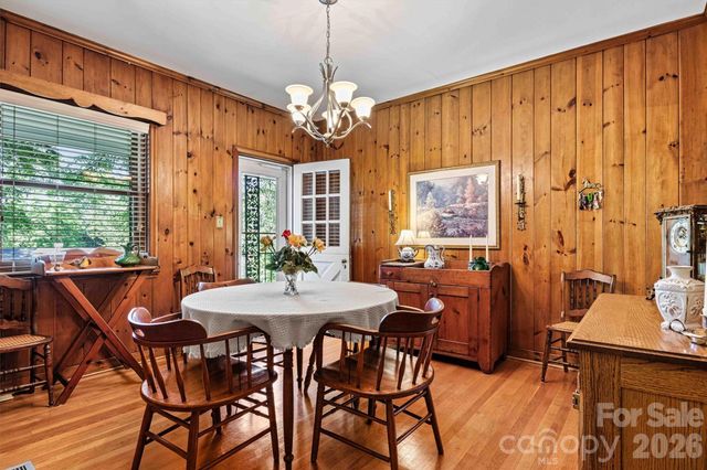 842 North Center Street, Hickory, NC 28601