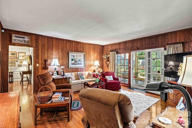 842 North Center Street, Hickory, NC 28601