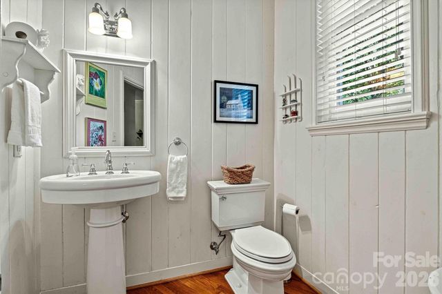 842 North Center Street, Hickory, NC 28601
