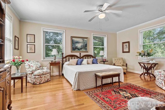 842 North Center Street, Hickory, NC 28601