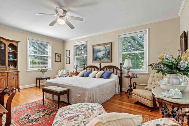 842 North Center Street, Hickory, NC 28601