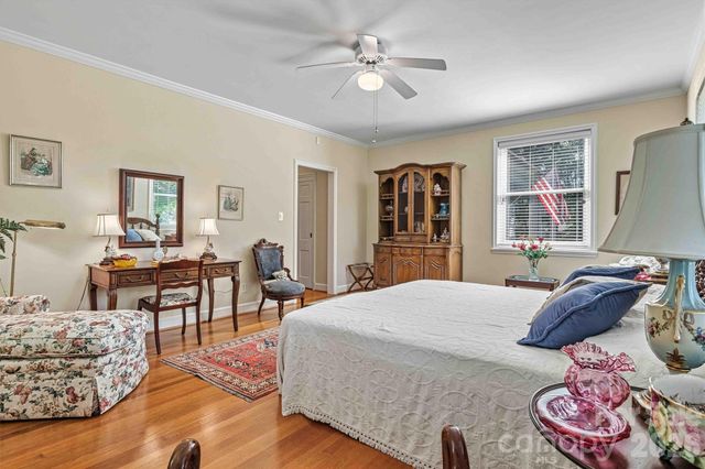 842 North Center Street, Hickory, NC 28601