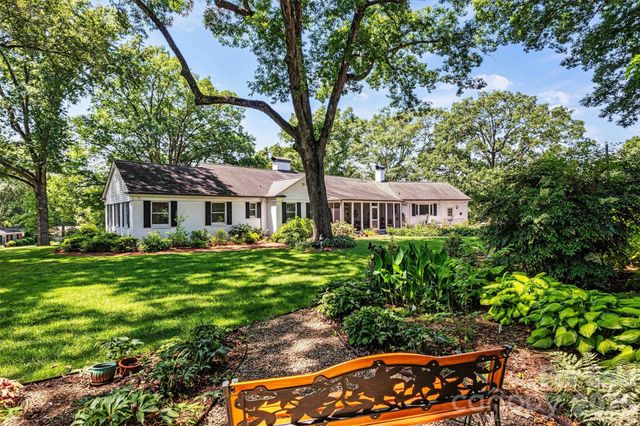 842 North Center Street, Hickory, NC 28601